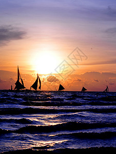 帆船日落背景图片