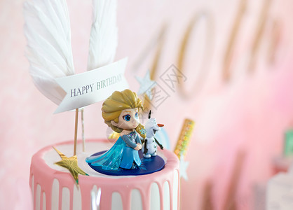 粉色生日蛋糕背景图片