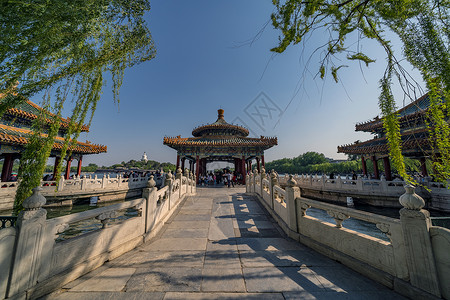 北京北海公园的五龙亭高清图片