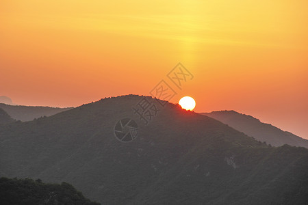 云台山日出背景图片