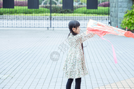 小女孩放风筝背景图片