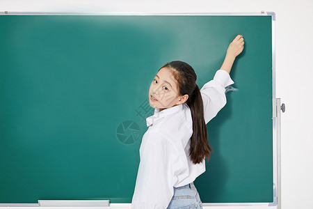 中学生黑板写字背景图片