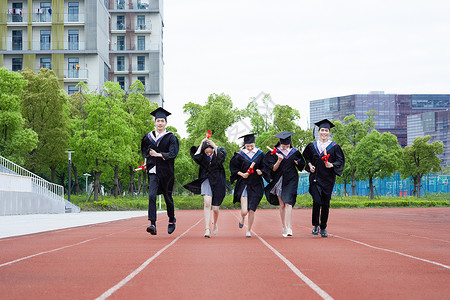 毕业大学生奔跑图片