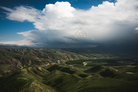 新疆天山草原草场山区旅游度假风光摄影图片