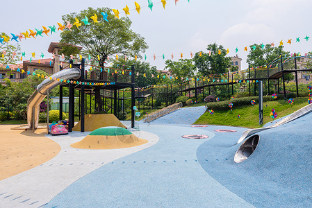 室外娱乐小区内儿童游乐场背景