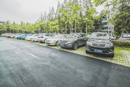 道路绿地露天公共停车场背景