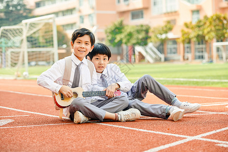 小学生操场活动图片