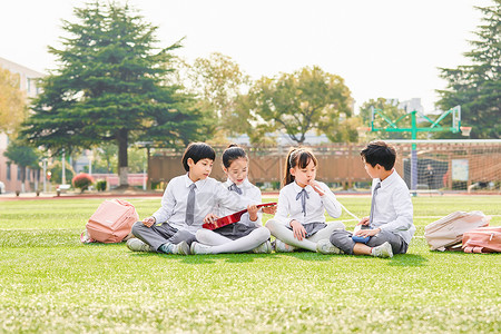 小学生操场活动图片