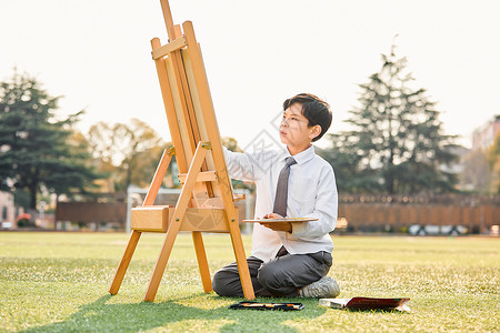 小学生操场上画画高清图片