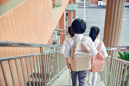 小学生放学背景图片