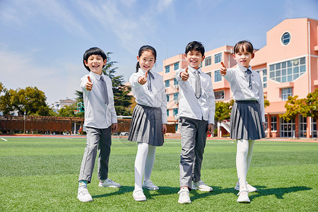 小学生操场活动背景图片