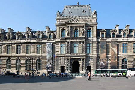 法国巴黎卢浮宫广场的外围建筑背景