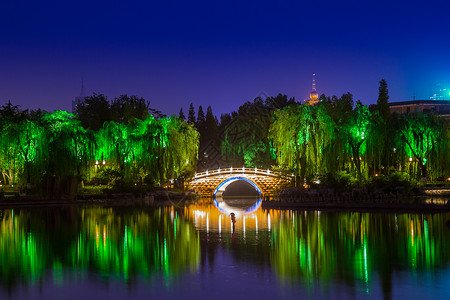 济南大明湖夜景背景图片