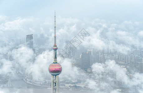 云雾中的上海图片