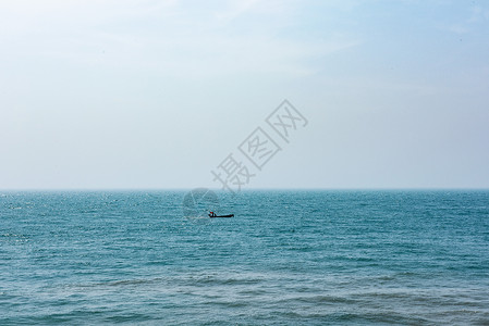 奔波海上小船背景