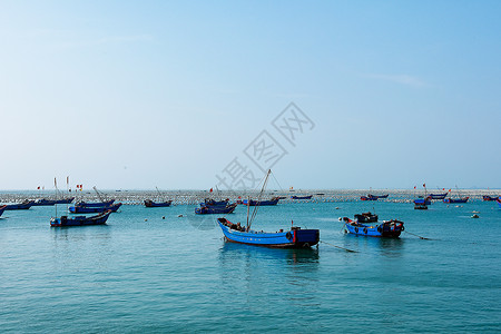 海边渔船图片
