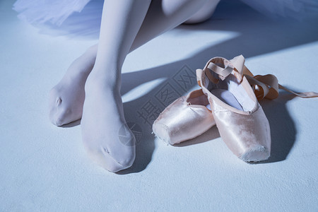 芭蕾舞鞋小女孩芭蕾脚高清图片