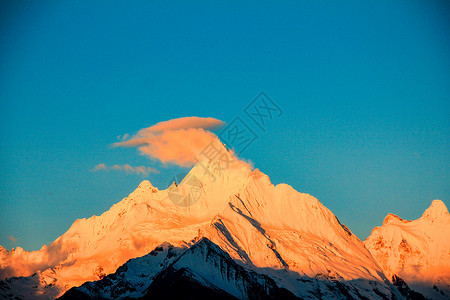 梅里雪山背景图片