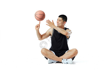篮球运动员手拿篮球图片