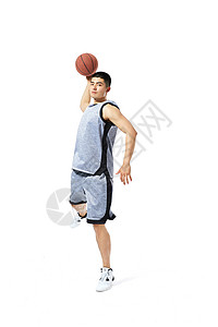 篮球运动员手拿篮球图片