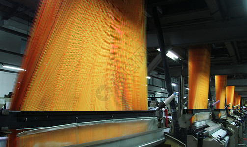纺织车间布料生产高清图片