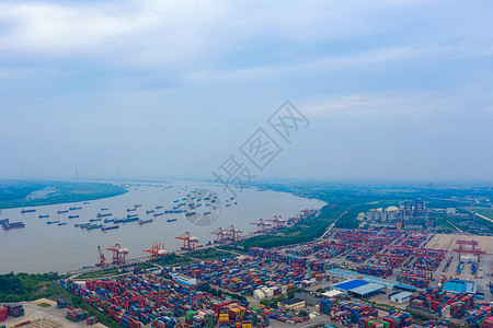 长江阳逻港港口码头集装箱高清图片