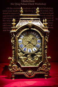 我在这里故宫博物院钟表馆镀金走钟背景