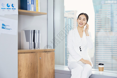 职场女性电话沟通背景图片