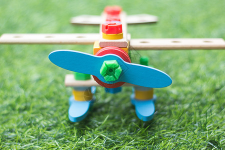儿童节可爱的小飞机玩具背景图片