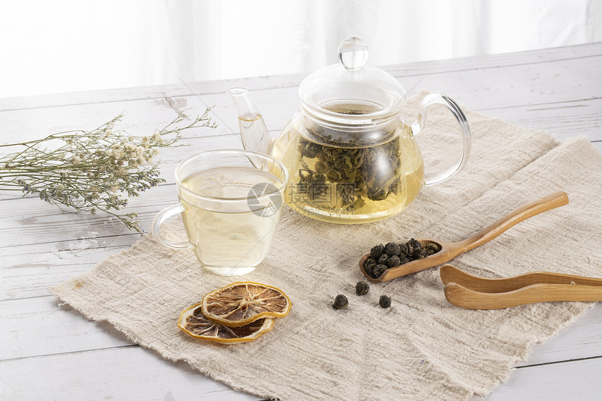 茉莉龙珠茶叶与茶具图片