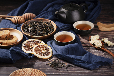 陈年大红袍茶叶与茶具背景