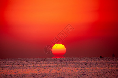 海上日出太阳升起高清图片
