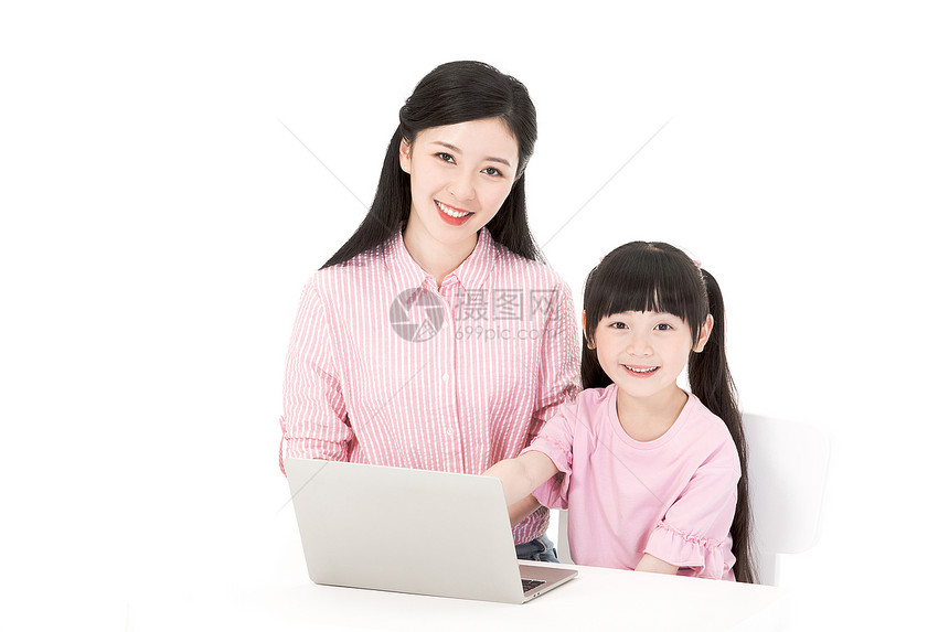 母女玩电脑图片