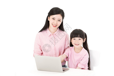 玩电脑小女孩母女玩电脑背景
