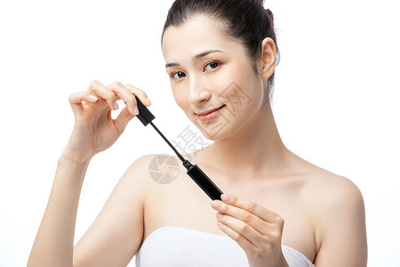 女性刷睫毛膏背景图片