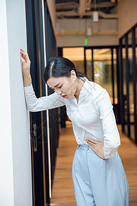 职场女性生理疼痛背景