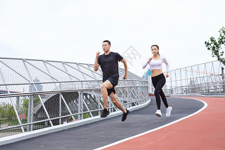 运动男女跑步图片