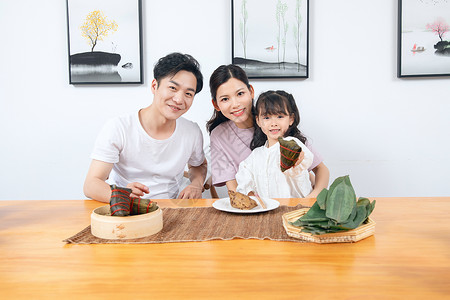 粽子与女孩一家人端午节包粽子背景
