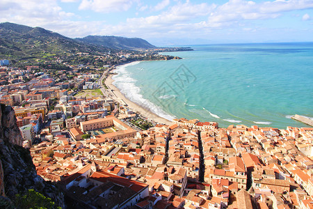 利西西里岛切法卢海岸线高清图片