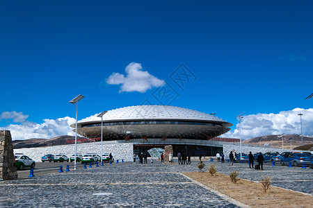 亚丁机场亚丁国际机场背景