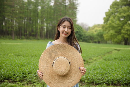 森系美女郊游背景图片