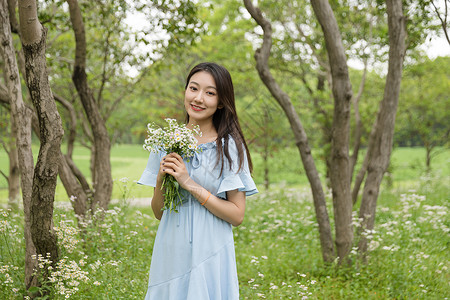 一束花花丛森系美女郊游背景