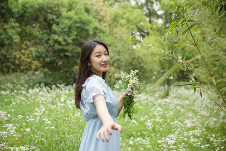 森系美女郊游图片