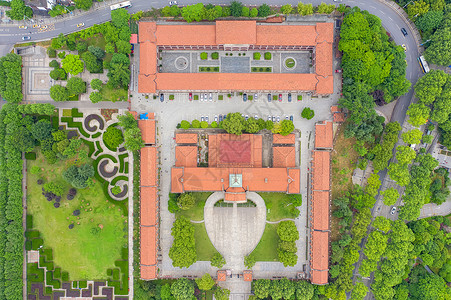 俯瞰城市中心绿化广场公园背景图片