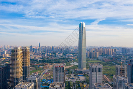 高耸入云的城市地标武汉中心建筑背景图片