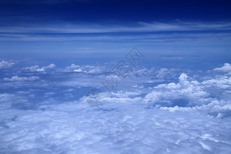 白云上的航空飞机上的云层背景