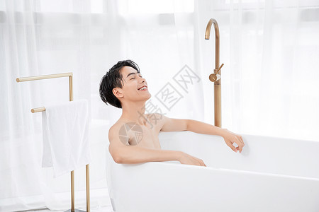 浴缸模特年轻男性沐浴泡澡背景