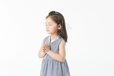 祝福儿童节外国小女孩祈祷背景