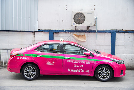 泰国粉色出租车汽车素材背景图片