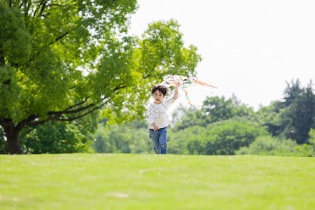 小男孩放风筝儿童放风筝背景